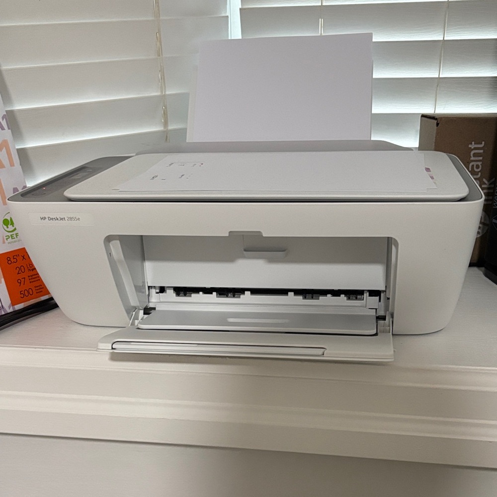 HP DeskJet 2652 in White and Gray